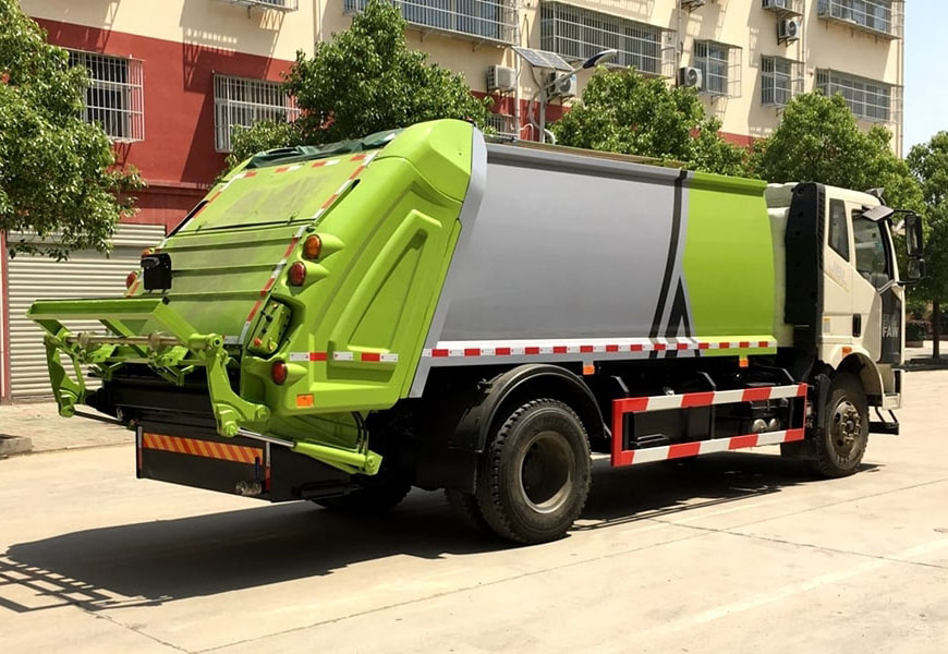 一汽解放壓縮垃圾車(chē)后方位圖