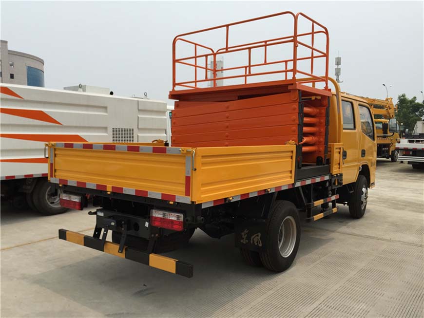 東風(fēng)8米、10米升降平臺車