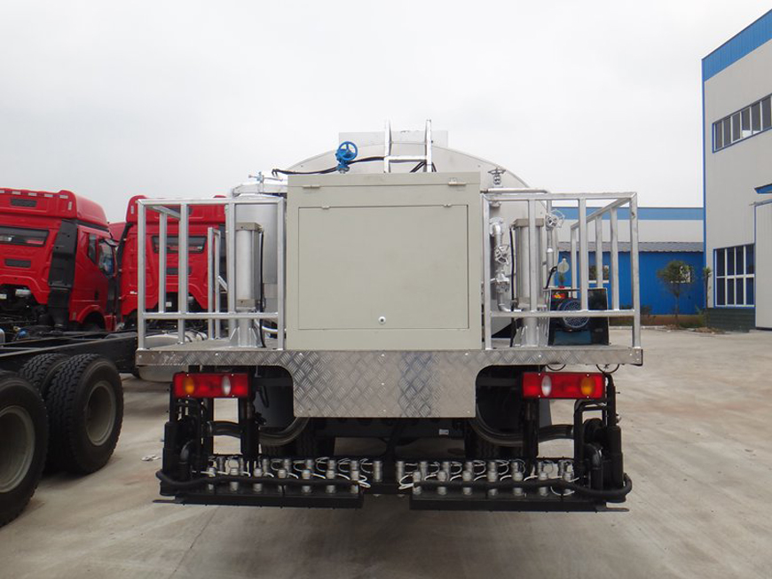 東風(fēng)天錦10方瀝青灑布車(chē)